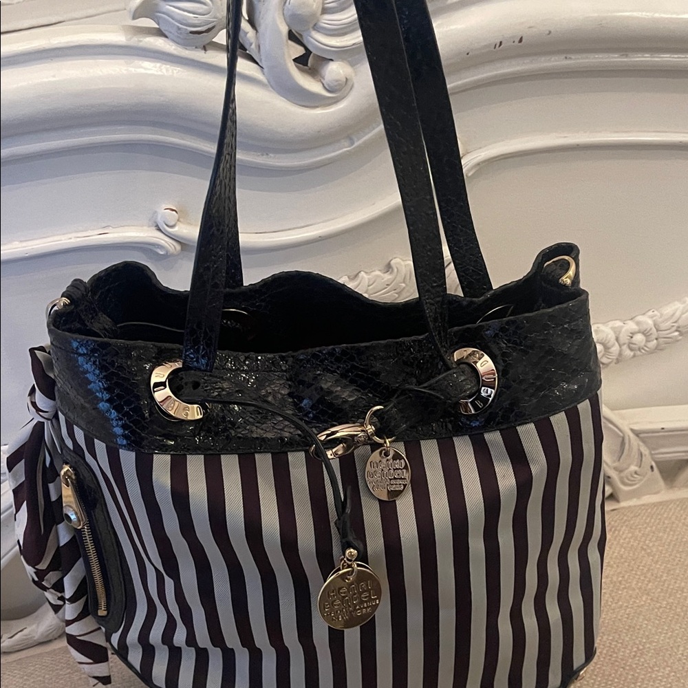 Elegant Striped Tote Bag in Black and Brown - Picture 10 of 11